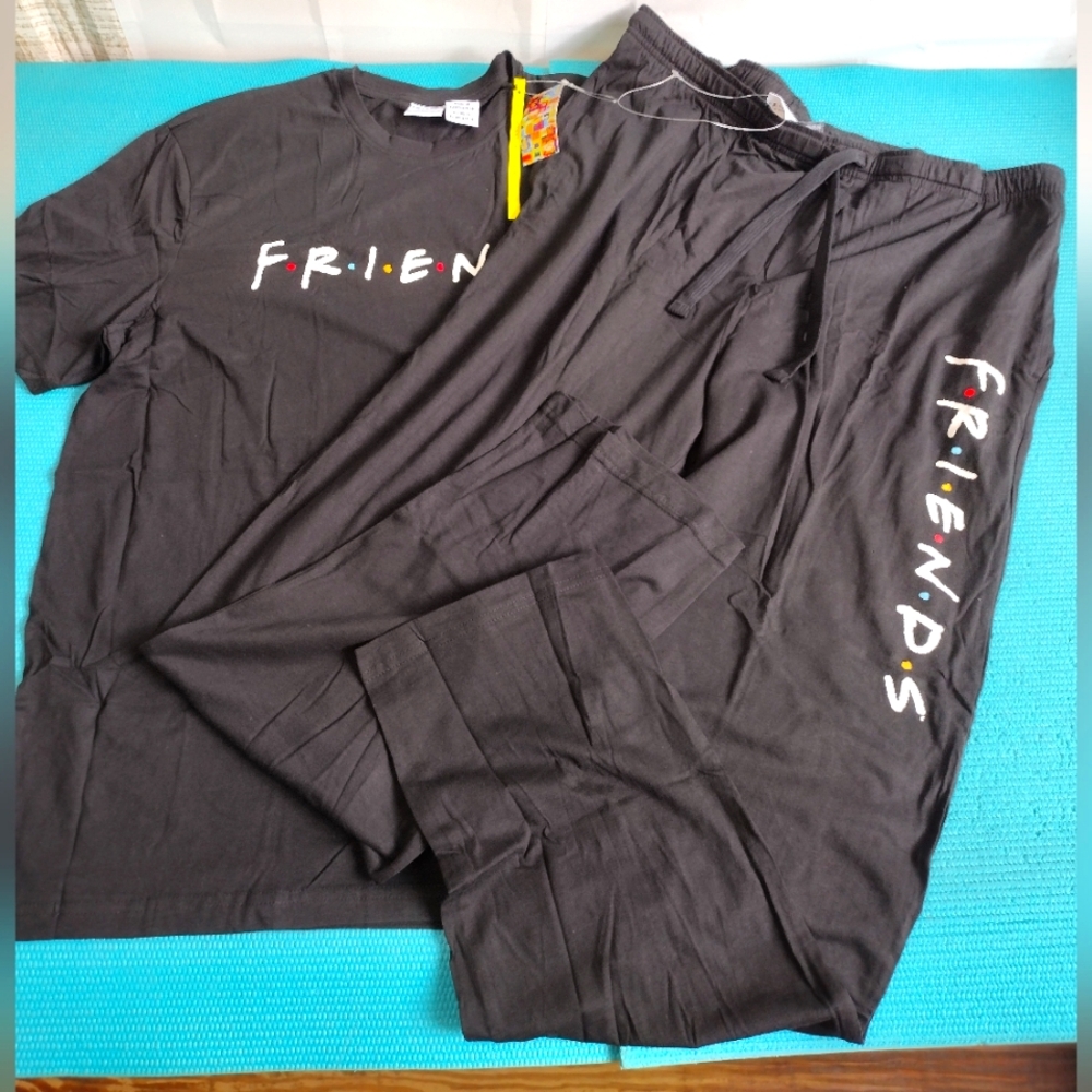NWT FRIENDS TV Series Men's Pajama Set Short Sleeve Top - Black Size XL (46-48)